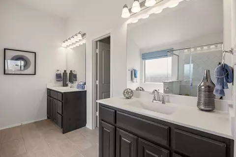 Bath - 902 Misty Ln, Cleburne, TX 76033 photo 4 of 5
