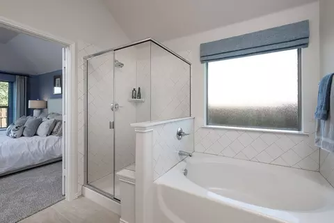 Bath - 902 Misty Ln, Cleburne, TX 76033 photo 2 of 5