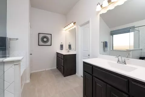 Bath - 902 Misty Ln, Cleburne, TX 76033 photo 1 of 5