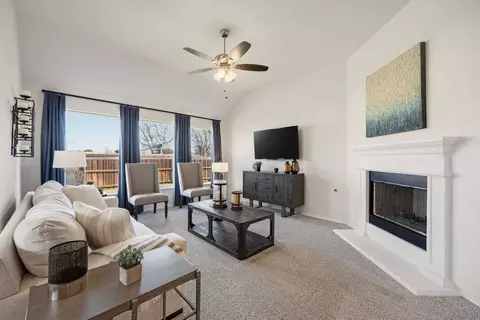 Living - 902 Misty Ln, Cleburne, TX 76033 photo 3 of 3