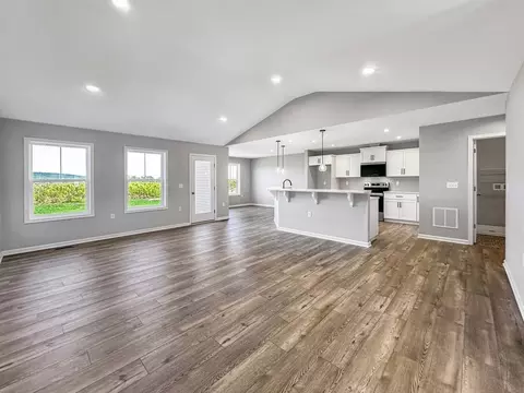 Living - 00 Betteker Ln, Saint Thomas, PA 17252 photo 4 of 6