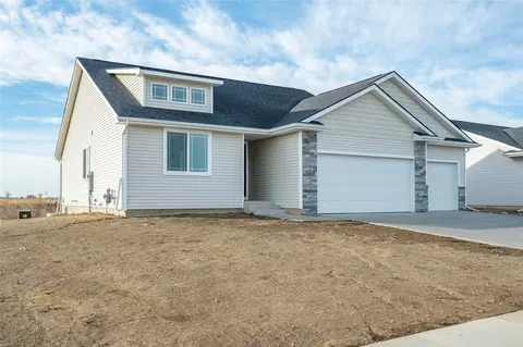 1465 Cedar St, Waukee, IA 50263