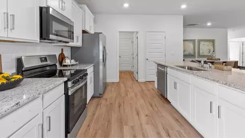 Kitchen - High Ridge Drive, Alabaster, AL 35124 photo 7 of 8