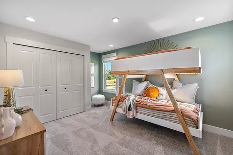 Bedroom - 16290 Rogan Dr, Linden, MI 48451 photo 4 of 7