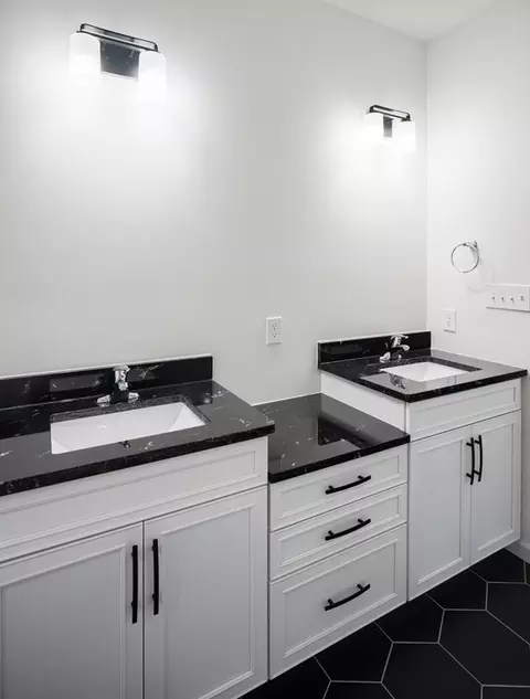 Bath - Hershey Lane, Lancaster, PA 17601 photo 17 of 20