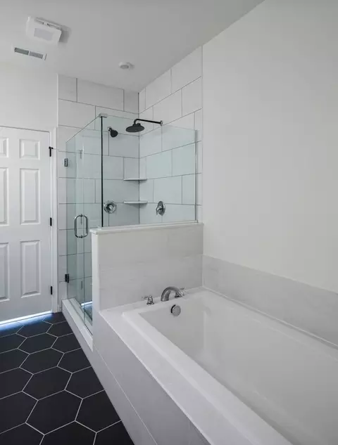Bath - Hershey Lane, Lancaster, PA 17601 photo 15 of 20