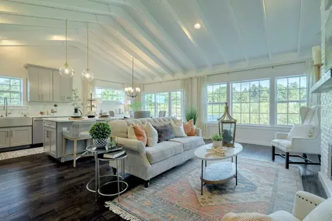 Living - Hershey Lane, Lancaster, PA 17601 photo 32 of 43