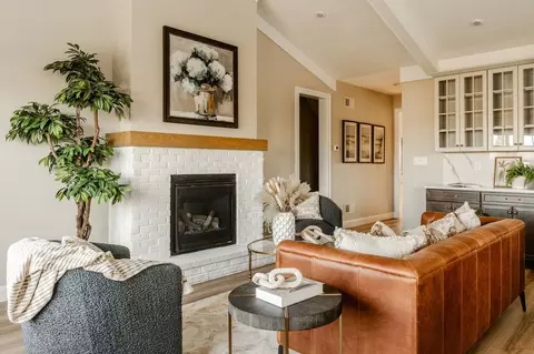 Living - Hershey Lane, Lancaster, PA 17601 photo 14 of 43