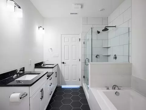 Bath - Hershey Lane, Lancaster, PA 17601 photo 16 of 20