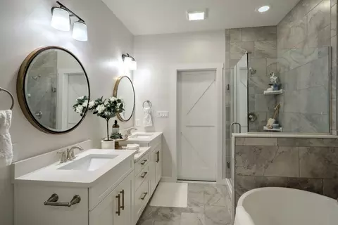 Bath - Hershey Lane, Lancaster, PA 17601 photo 11 of 20