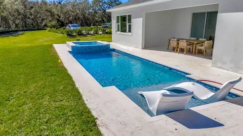 Exterior - 8308 Golden Beach Ct, Parrish, FL 34219 photo 6 of 18