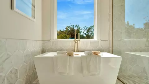 Bath - 8308 Golden Beach Ct, Parrish, FL 34219 photo 3 of 8