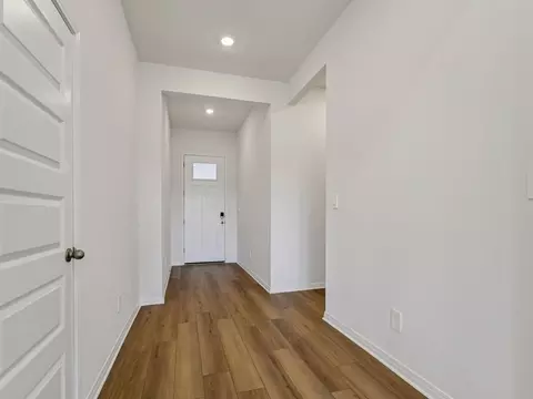 212 Divisadero Dr, Hutto, TX 78634