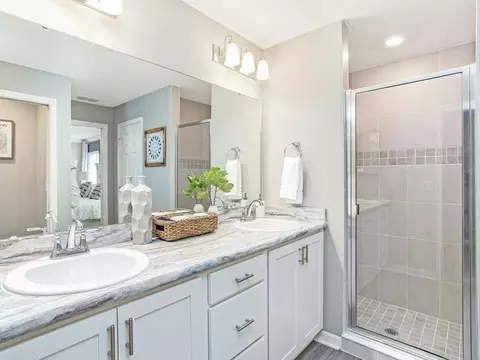 Bath - 11736 SE 76th Ct, Belleview, FL 34420 photo 2 of 2