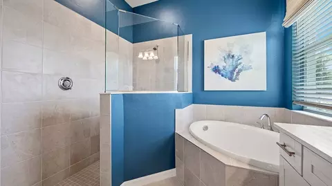 Bath - Maya Bay Ct, Venice, FL 34293 photo 2 of 3
