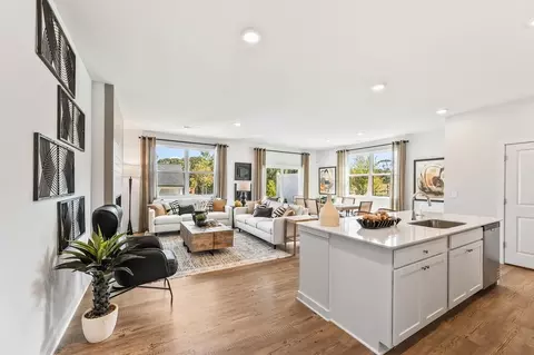 7251 Sherwood Square Dr, Flowery Branch, GA 30542