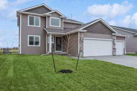 Exterior - White Oak Ln, Granger, IA 50109 photo 2 of 4