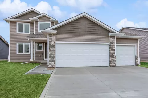 Exterior - White Oak Ln, Granger, IA 50109 photo 3 of 4