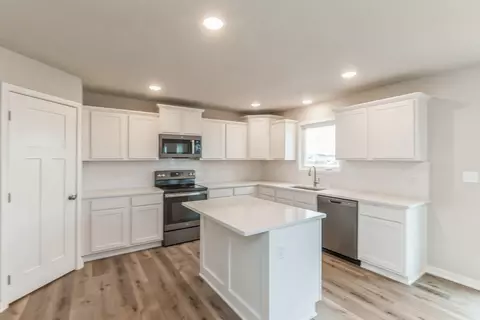 Kitchen - White Oak Ln, Granger, IA 50109 photo 1 of 2