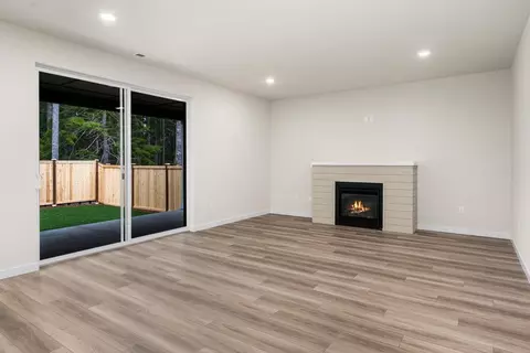 Living - 44807 244th Ave SE, Enumclaw, WA 98022 photo 2 of 4