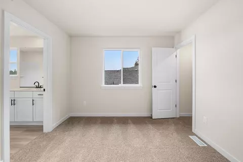 Bedroom - 44807 244th Ave SE, Enumclaw, WA 98022 photo 5 of 6