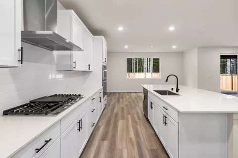 Kitchen - 44807 244th Ave SE, Enumclaw, WA 98022 photo 5 of 8