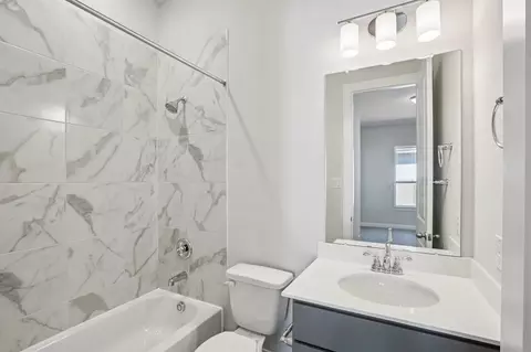 Bath - 16317 Sheridan River Trl, Conroe, TX 77302 photo 3 of 9