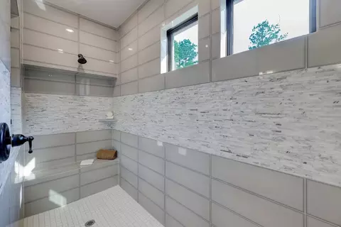 Bath - 16317 Sheridan River Trl, Conroe, TX 77302 photo 7 of 9