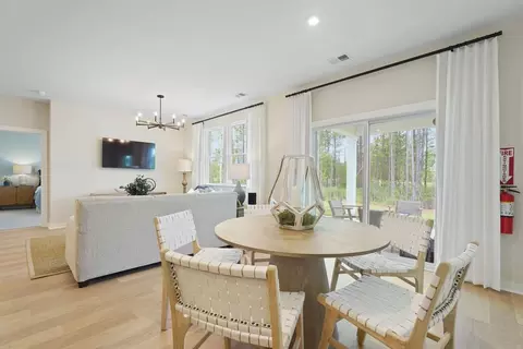 Dining - 303 E Pyrenees Dr, Wellford, SC 29385 photo 2 of 3