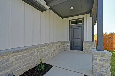 270 Bendecido Loop, Elgin, TX 78621 photo 4