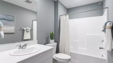 Bath - 14381 Aurora Ct, Hesperia, CA 92344 photo 2 of 3