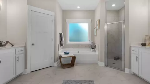 Bath - 5766 Windham Rd, Milton, FL 32571 photo 5 of 7