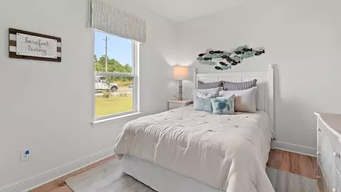 Bedroom - 5766 Windham Rd, Milton, FL 32571 photo 8 of 11