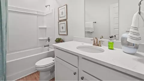 Bath - 5766 Windham Rd, Milton, FL 32571 photo 4 of 7