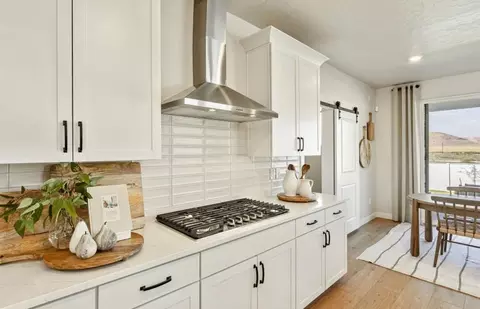 Kitchen - 4850 N Topaz Dr, Eagle Mountain, UT 84005 photo 4 of 7