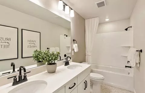 Bath - 4850 N Topaz Dr, Eagle Mountain, UT 84005 photo 4 of 7