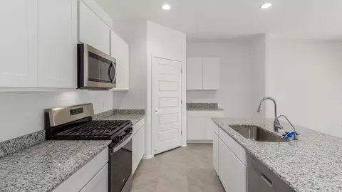 Kitchen - 780 W Lexington St, Vail, AZ 85641 photo 3 of 12