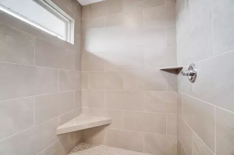 Bath - 200 Shyla Ct, Monroe, OH 45050 photo 3 of 3