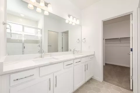 Bath - 2652 E 103rd Ave, Thornton, CO 80229 photo 2 of 4