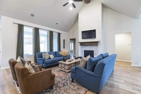 Living - 8701 Stark St, Arcadia, OK 73007 photo 8 of 11