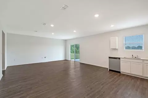 Living - 4638 Hawthorn Ave, Parrish, FL 34219 photo 2 of 4