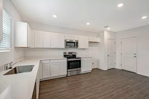 Kitchen - 4638 Hawthorn Ave, Parrish, FL 34219 photo 2 of 2