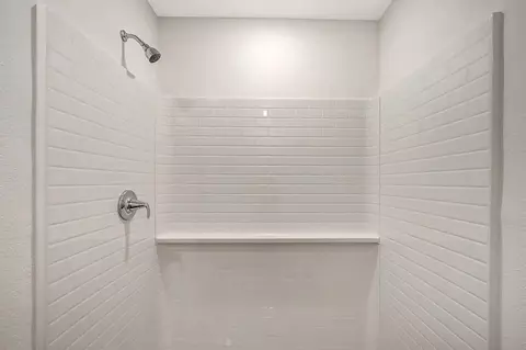 Bath - 4638 Hawthorn Ave, Parrish, FL 34219 photo 1 of 2