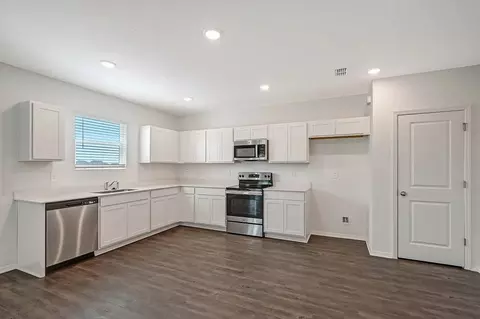 Kitchen - 4638 Hawthorn Ave, Parrish, FL 34219 photo 1 of 2