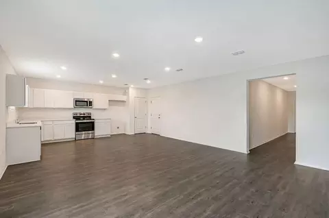 Living - 4638 Hawthorn Ave, Parrish, FL 34219 photo 4 of 4