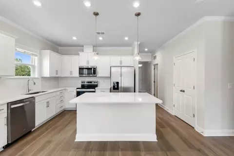 Kitchen - 531 Glitter Bay Loop, Shallotte, NC 28470 photo 3 of 4