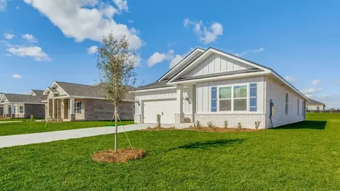 Exterior - 8605 Tarsus Dr, Milton, FL 32583 photo 2 of 4