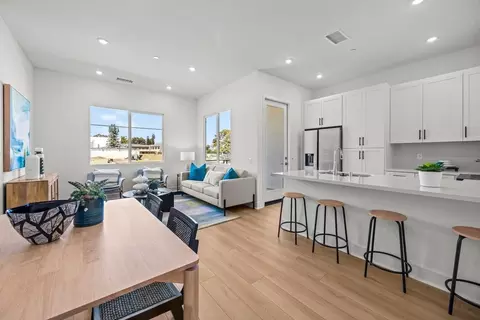 7244 Ellington Dr, Huntington Beach, CA 92647