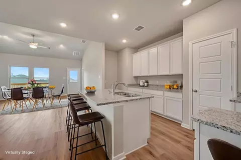 6264 Persimmon Lk, San Antonio, TX 78252