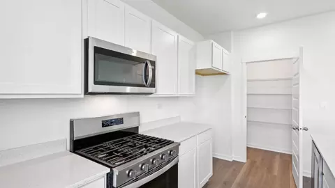 Kitchen - 6807 Applegate Dr, Plainfield, IL 60586 photo 3 of 10